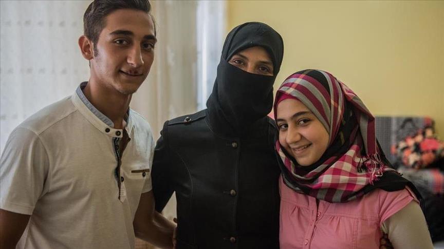 Syrian family wait to join tripped father in Spain
