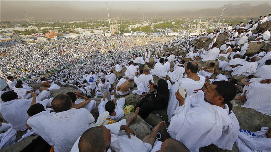 گرد‌همایی بزرگ مسلمانان در کوه عرفات
