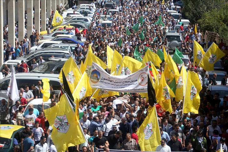 فلسطينيون يشيعون جثمان شابة قتلها الجيش الإسرائيلي في الخليل