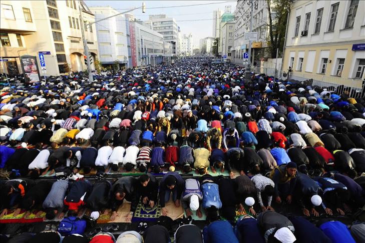 Des milliers de Musulmans accomplissent la prière de l’Aid à la mosquée centrale de Moscou