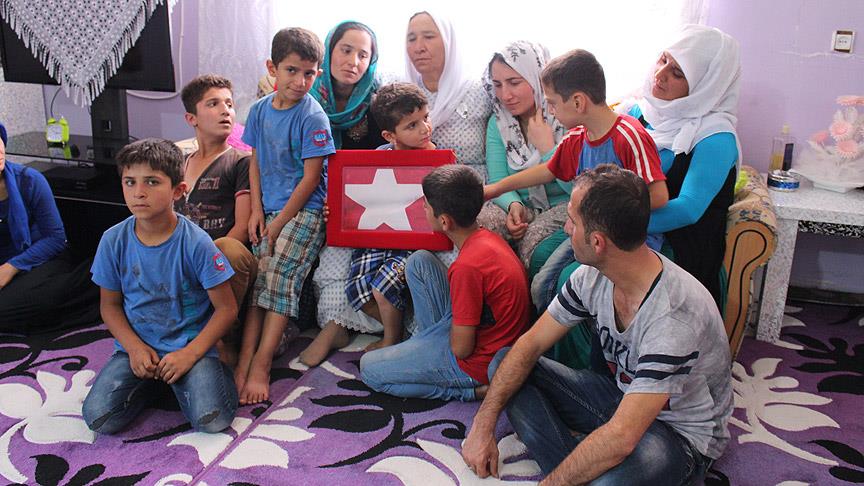 Bayram alışverişinde şehit edilen babalarının yasını tutuyorlar