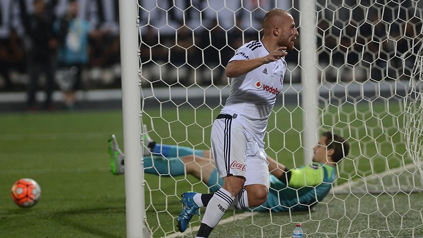 Beşiktaş'ın ligde 3000. golüne imza atan Gökhan Töre'nin forması BJK Müzesi'nde