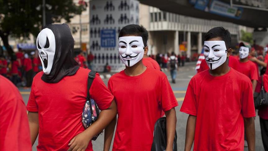 Pro-Malay groups threaten 2nd rally in Malaysia capital