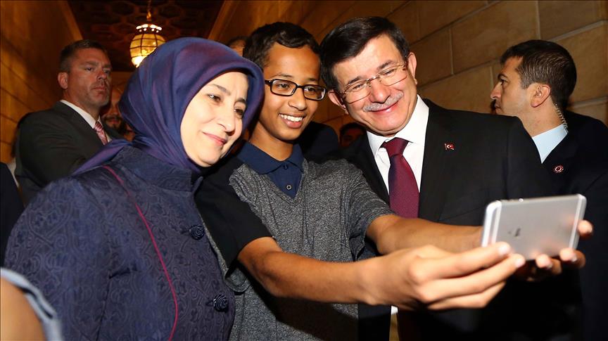 Turkish PM meets US Muslim teen arrested over clock