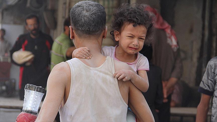Esed güçlerinin attığı füze Humus'ta çocukları vurdu