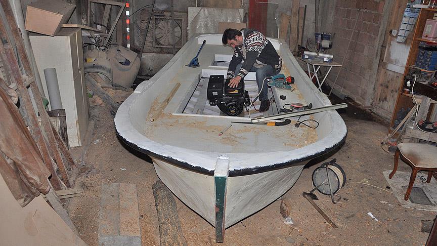 Hayali olan tekneyi kendi imal etti