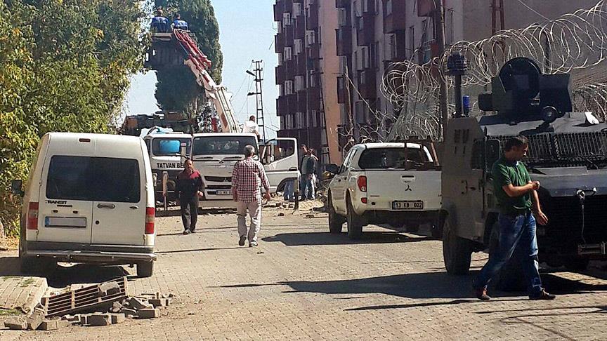 Bitlis'te askeri servis aracına saldırı