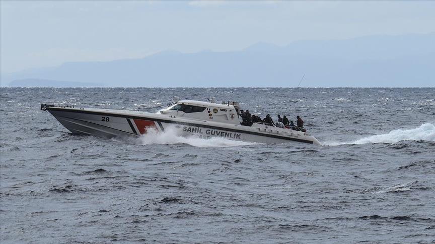 Turkey: Coast guards rescue 97 refugees off Canakkale