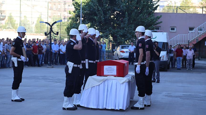Şehit polis memuru Keleş için Diyarbakır Emniyet Müdürlüğü'nde tören düzenlendi