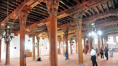 40 direkli çivisiz cami görenleri hayran bırakıyor