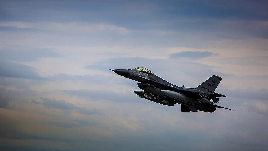 Devriye uçuşu yapan sekiz Türk F-16'sına tacizde bulunuldu