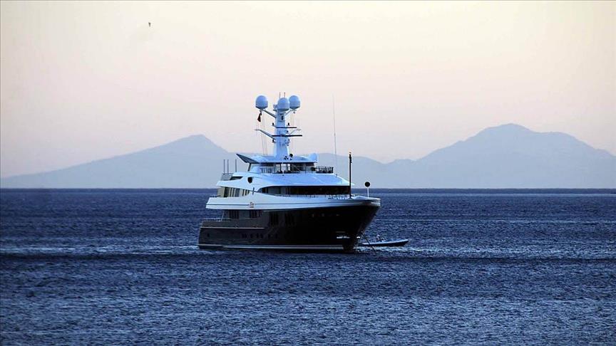 Search on fourth day for yacht lost off Philippines