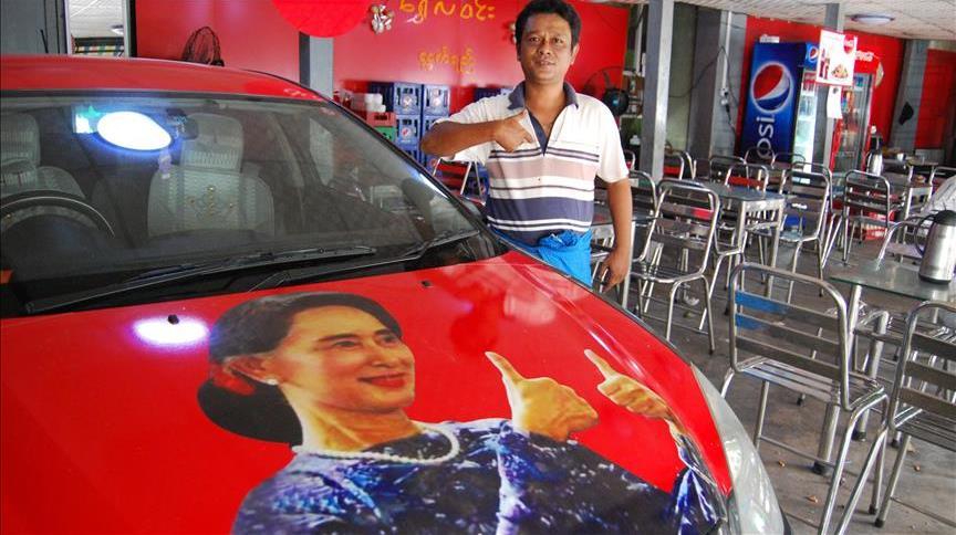 Suu Kyi says if NLD wins election she will lead Myanmar