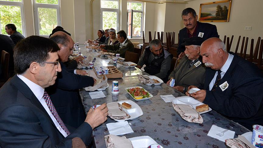 Tunceli'de Kerbela şehitleri için lokma dağıtıldı