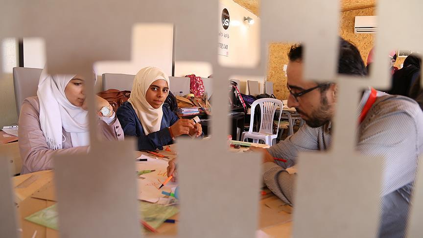 Suriyeli gençler ülkelerinin inşası için Mimarlık eğitimi alıyor