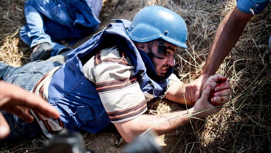 Gaza: Anadolu Agency photographer injured by Israeli gunfire