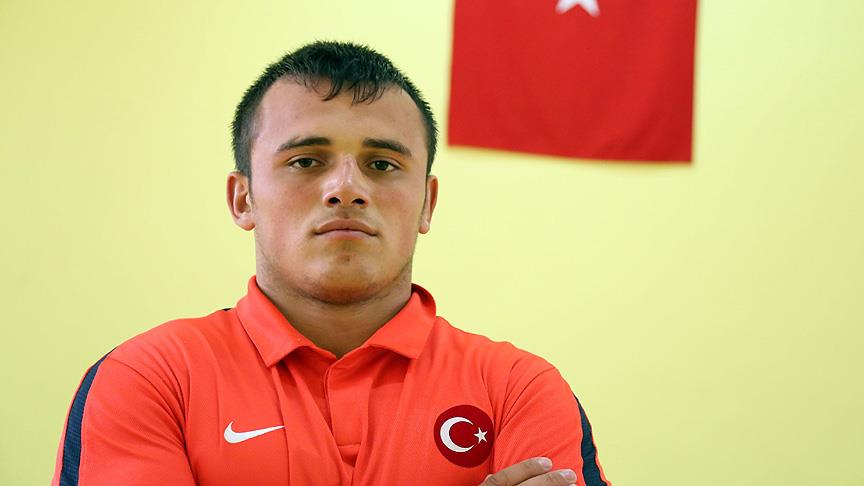 Asrın Güreşçisi'nin izinden gidiyor