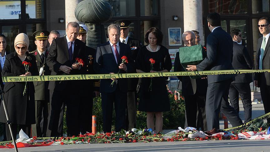 ادای احترام رئیس‌جمهور ترکیه به قربانیان حادثه تروریستی آنکارا