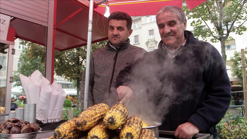 Hakik Ibrahimi gjysmë shekulli duke pjekur gështenja, i ka shitur Tuxhmanit, Severinës, Çiro Blazheviçit...