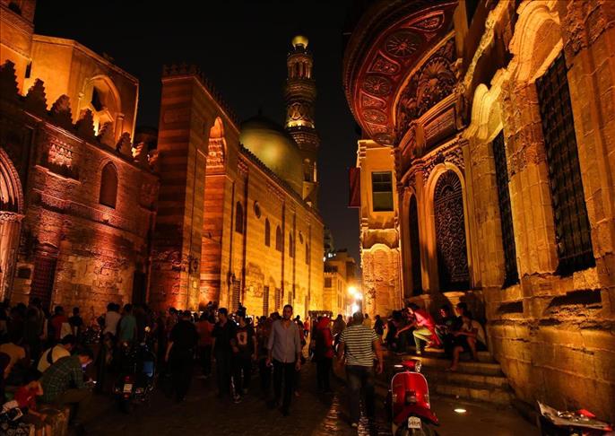 شارع &quot;المعز&quot;.. متحف مفتوح يختصر ألف عام من تاريخ مصر