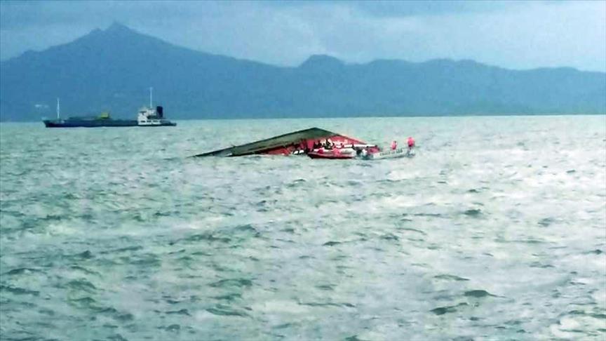Philippines: 7 dead, 2 missing after boat capsizes