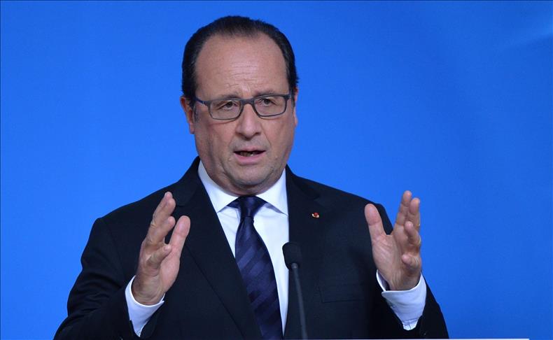 Syrie: Les frappes françaises visent les "camps d'entraînement" selon Hollande