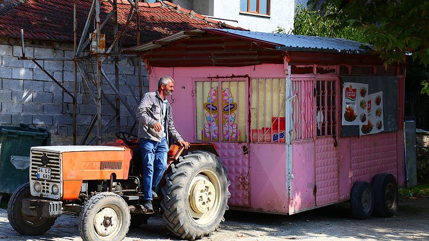 Köyüne "seyyar bakkal" ile hizmet veriyor