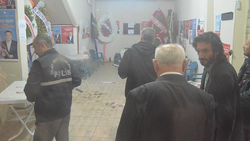 MHP seçim irtibat bürosunda kavga: 2 gözaltı