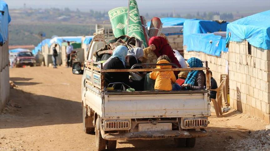 Tens of thousands flee Russian airstrikes in Syria