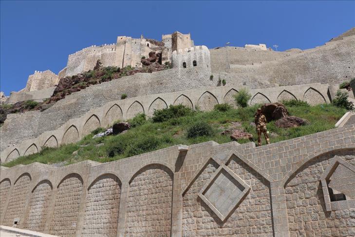 قلعة "القاهرة" في تعز اليمنية.. أطلال تاريخية بين رحى الحرب