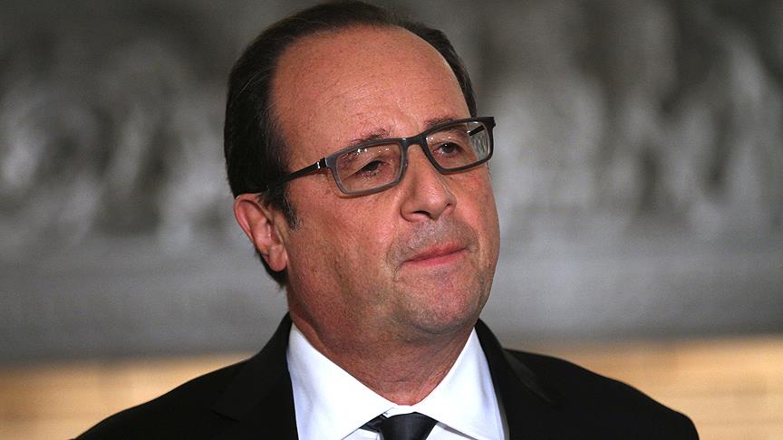Hollande'ı eleştiren sunucu işten atıldı