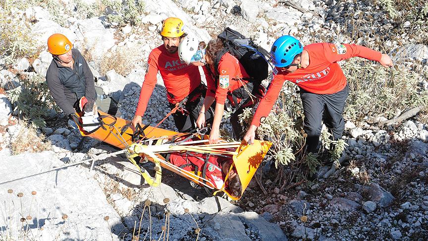 Antalya'da dağda mahsur kalan milli atlet kurtarıldı
