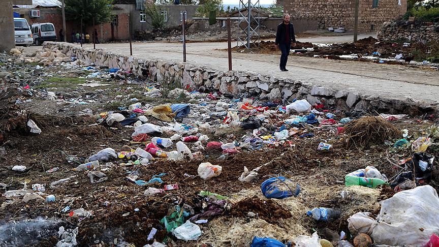 "We rey daye kê bira ew bê çopê we rake"