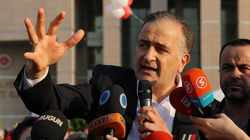 Hakkında yakalama kararı bulunan Ekrem Dumanlı'ya ulaşılamıyor