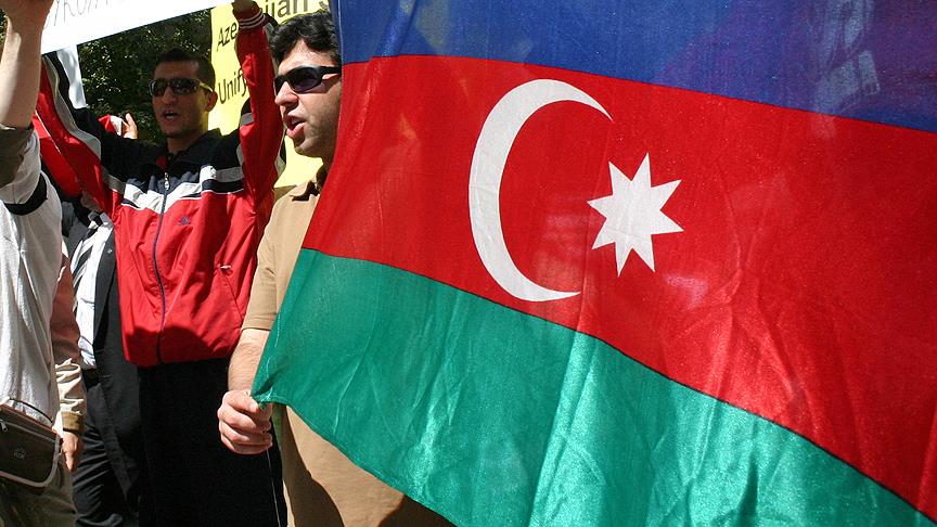 İran'daki Azerbaycan Türkleri ırkçılığa isyan ediyor