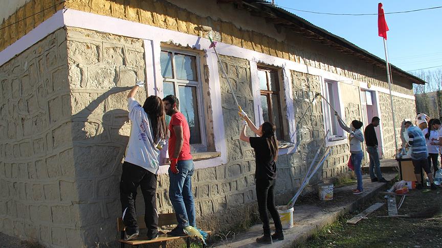 Köy okulunu iki günde pırıl pırıl bir eğitim yuvasına dönüştürdüler