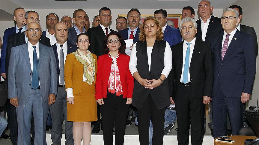 CHP'li 24 vekilden Kılıçdaroğlu'na destek