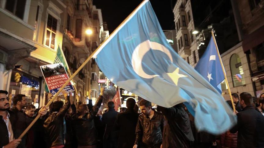 إسطنبول..احتجاج أمام  القنصلية الروسية تنديدا بالغارات على القرى التركمانية
