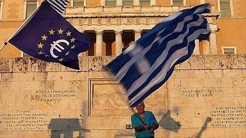 Greece gets €2 billion from eurozone bailout fund
