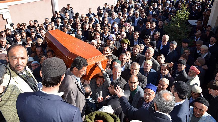Eski Devlet Bakanı İnan toprağa verildi