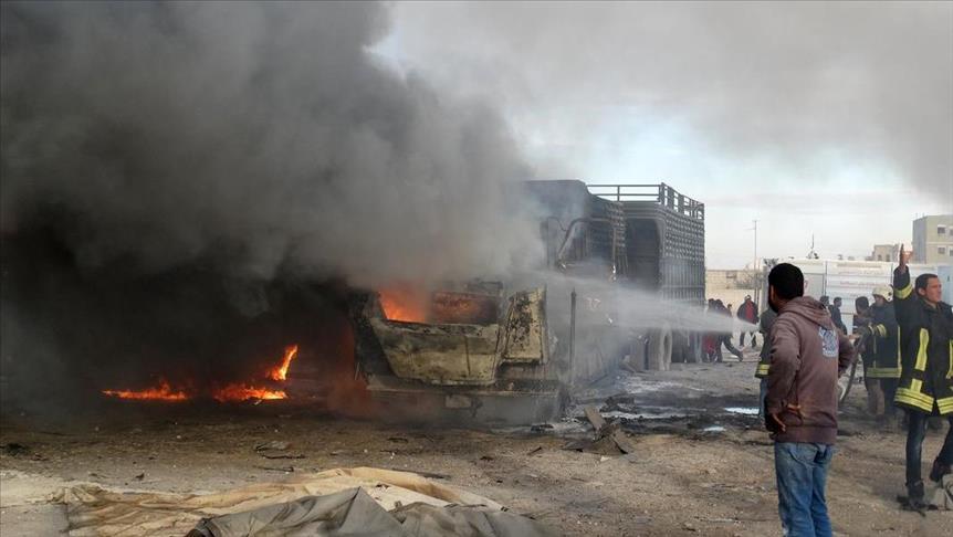 7 قتلى في قصف للطيران الروسي لشاحنات نقل مواد إغاثية بين سوريا وتركيا