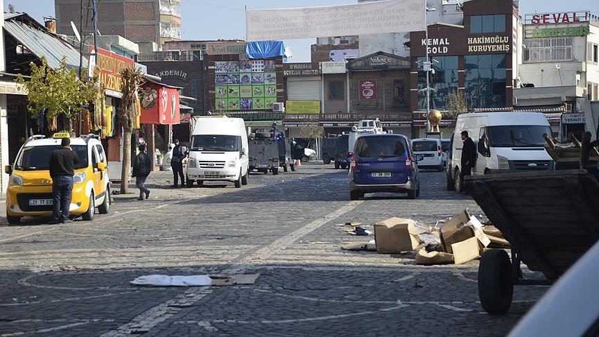 Diyarbakır'da müfettişler terör saldırısı incelemelerini sürdürüyor