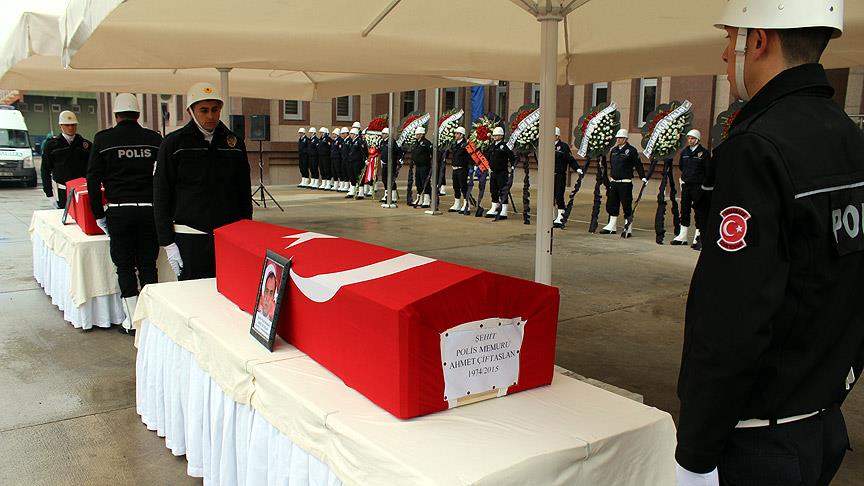 Şehit polis memurları Çiftaslan ve Erdur'un cenazeleri toprağa verildi