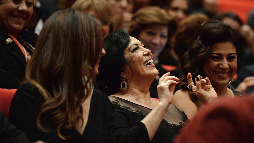 52. Uluslararası Antalya Film Festivali açılışını Türkan Şoray 'Uzaklarda Arama' ile yaptı