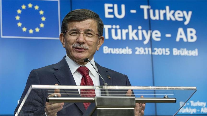 داود أوغلو: إعفاء الأتراك من تأشيرة السفر لدول الاتحاد الأوروبي يبدأ أكتوبر المقبل