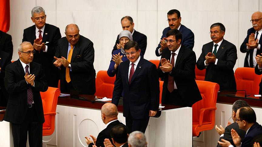 Davutoğlu başkanlığında kurulan 64. Hükümet 315 oyla güvenoyu aldı