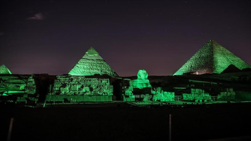 Podrška borbi protiv klimatskh promjena: Sfinge i piramide u Gizi obasjane zelenom svjetlošću