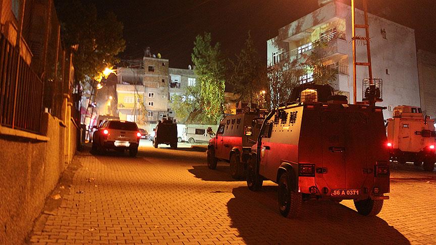 Siirt'te polis lojmanlarına el bombalı saldırı