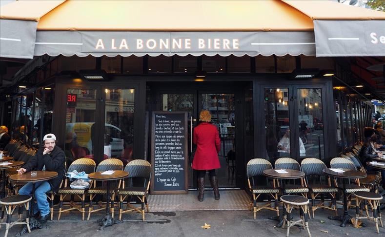 Attentats de Paris: Une des cibles des attaques rouvre ses portes