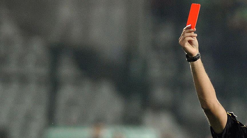 Almanya'da disiplin cezası alan Türk futbolcu maç yönetti
